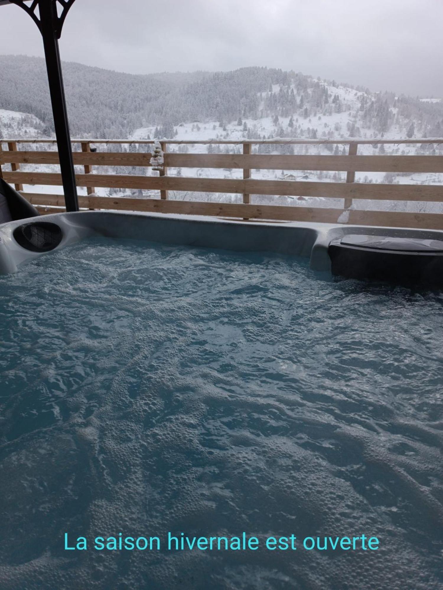 Les Chalets Bambi & Jacuzzi Privatif Ла-Бресс Номер фото
