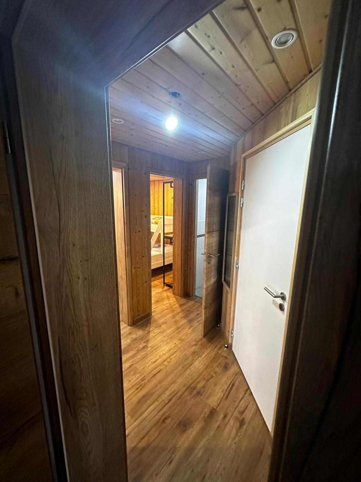 Les Chalets Bambi & Jacuzzi Privatif Ла-Бресс Номер фото