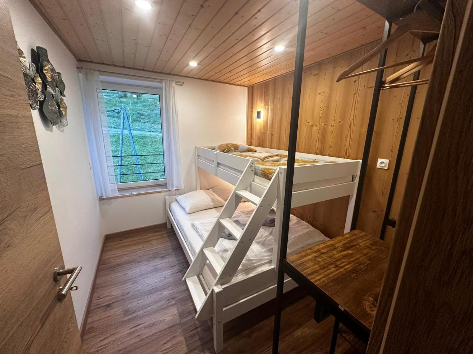 Les Chalets Bambi & Jacuzzi Privatif Ла-Бресс Номер фото