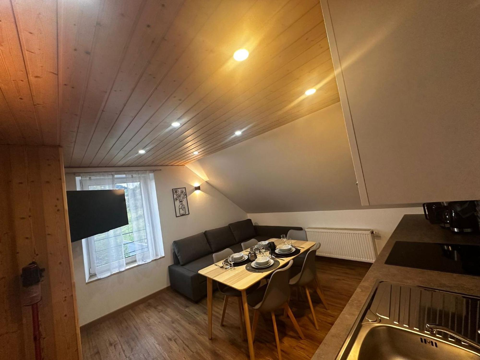 Les Chalets Bambi & Jacuzzi Privatif Ла-Бресс Номер фото